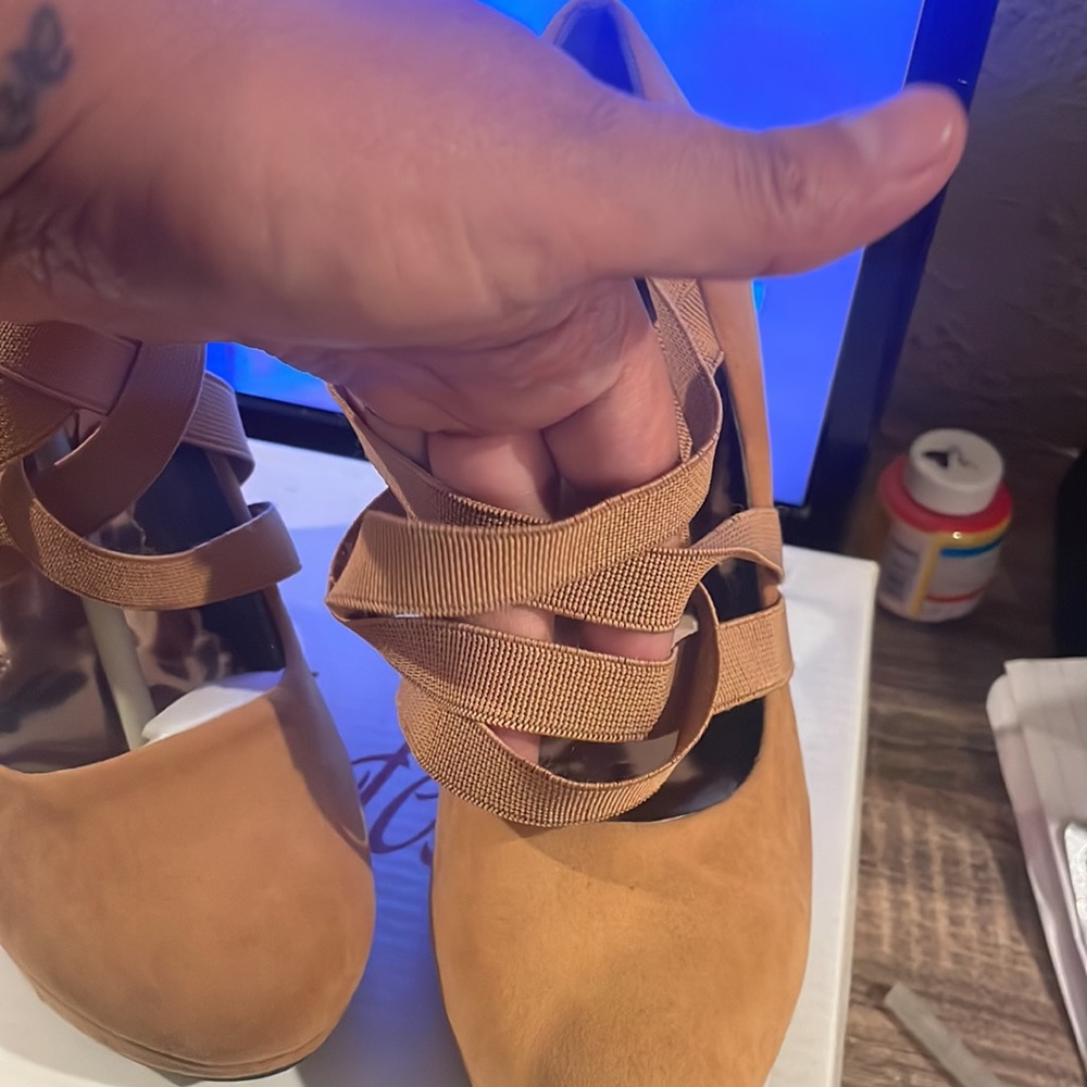 Heels - Picture 2 of 3